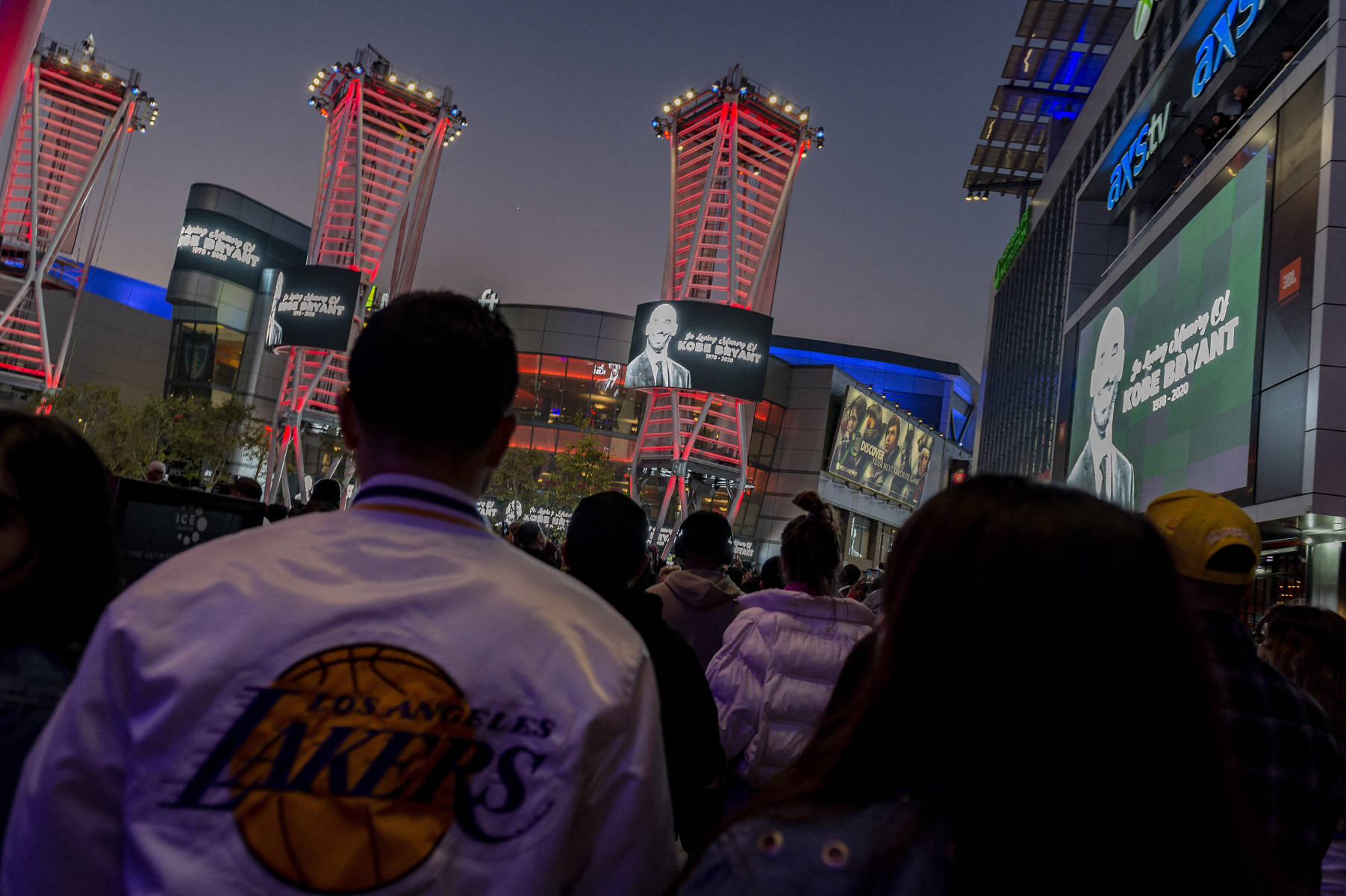 与多个国家 与多个国家