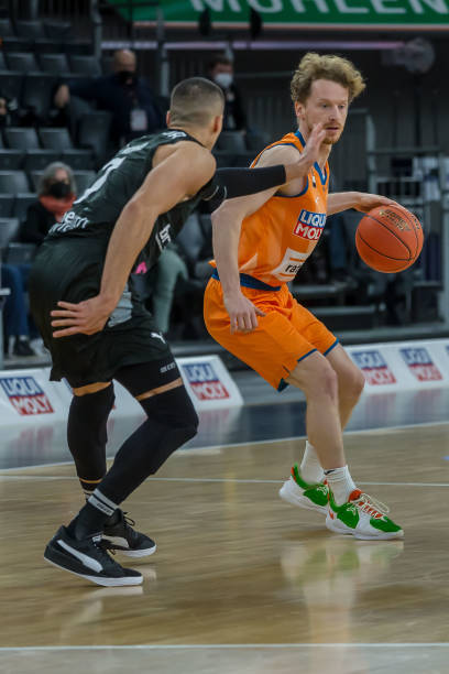 他再度加冕 他再度加冕