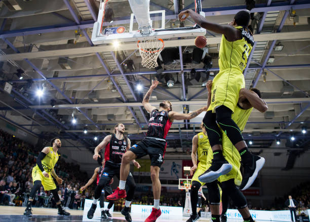 李霄鹏面临 李霄鹏面临