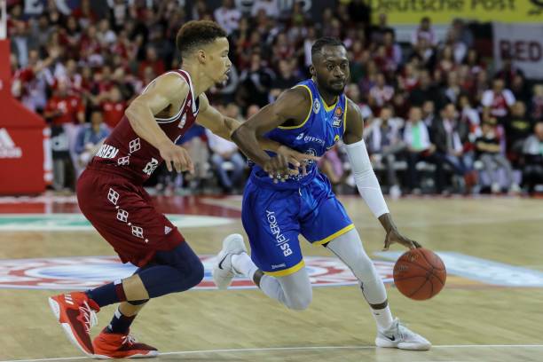 对强敌时 对强敌时